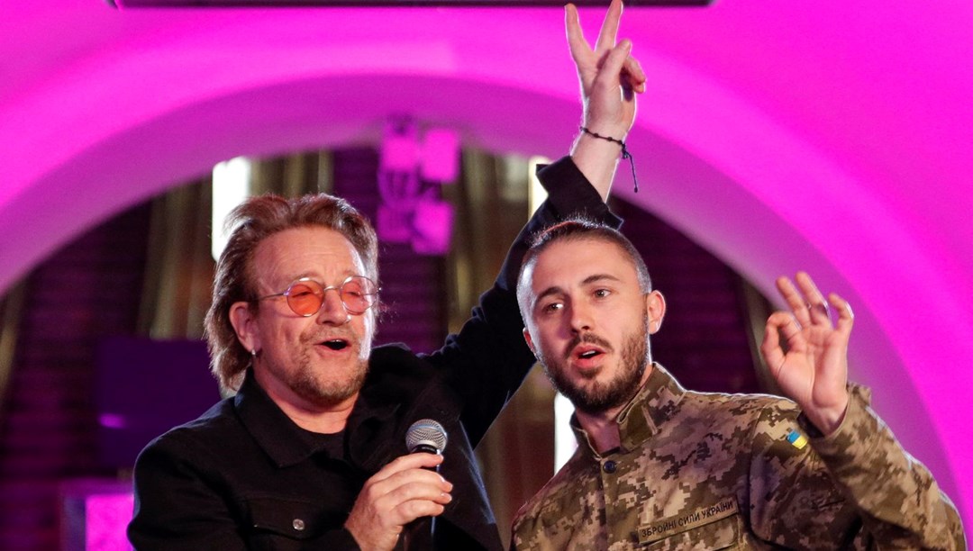 Rock grubu U2’dan Ukrayna’ya destek: Kiev metrosunda konser verdiler