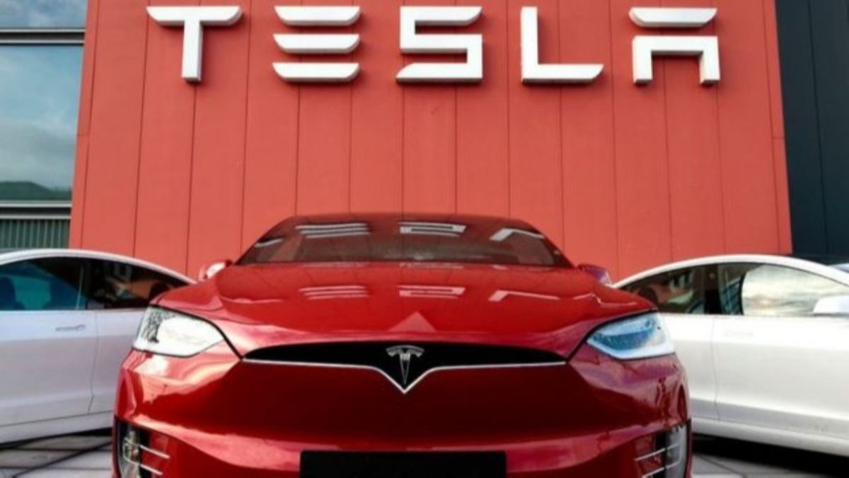 Tesla, 100 binden fazla aracını geri çağırdı