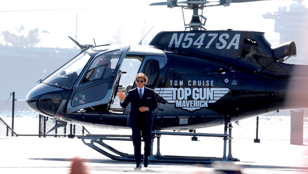 Tom Cruise Top Gun: Maverick prömiyerine helikopterle indi