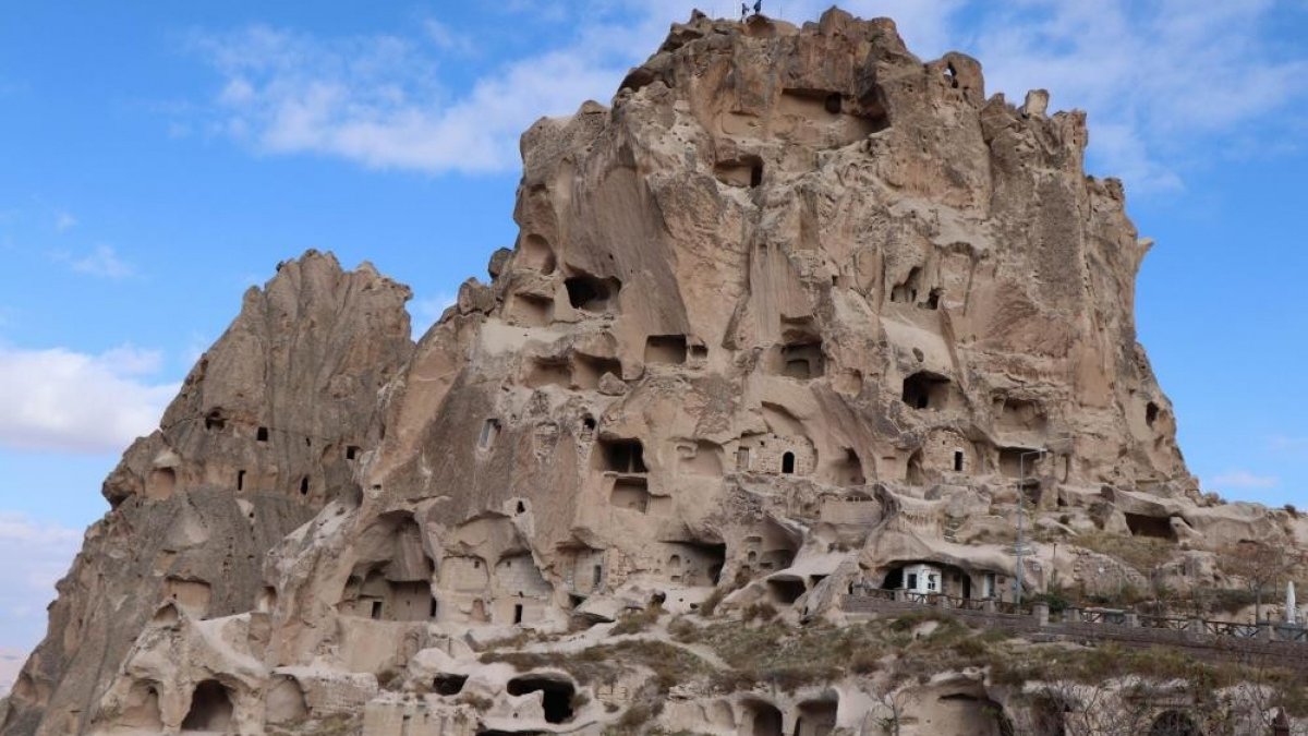 2 bin yıllık Uçhisar Kalesi’ne ziyaretçi akını