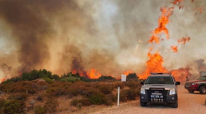 İzmir Valisi açıkladı: Çeşme’deki yangınlar kısmen kontrol altında