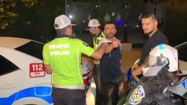 İstanbul’da alkollü sürücü basın mensuplarına sataştı