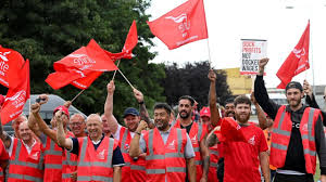 İngiltere’de işçilerin grevi sürüyor: Sendikalar birleşme çağrısı yapıyor