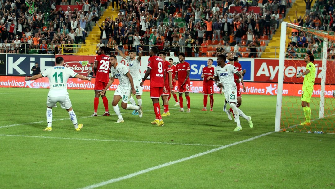 SON DAKİKA: 5 gollü Antalya derbisinde kazanan Alanyaspor