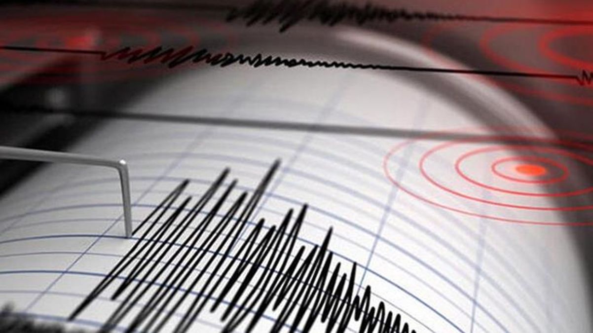 Son dakika: İzmir’de 4.9 büyüklüğünde deprem meydana geldi