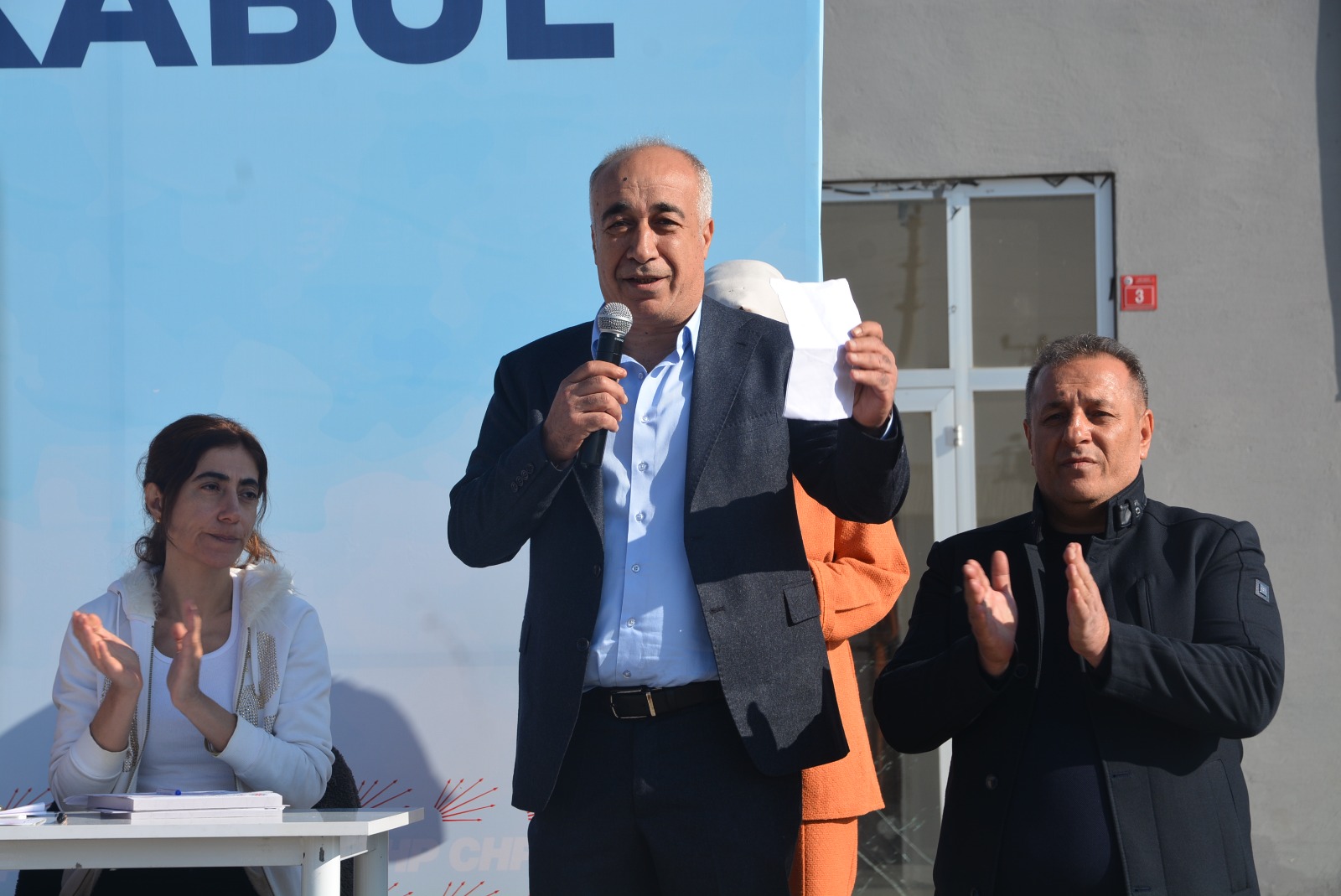 Diyarbakır’ın etkili ailelerinden iş insanı İsmail Akyıl, CHP’den aday adaylığını açıkladı.