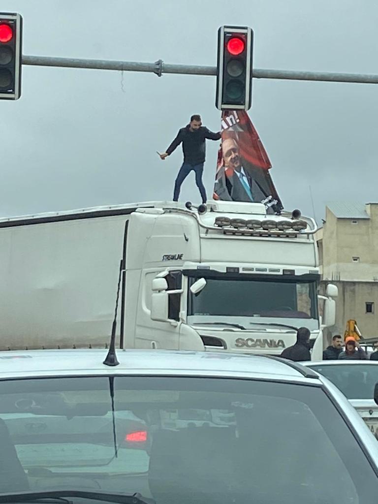Silvan’da Kılıçdaroğlu’nun posteri, polis zoruyla indirildi