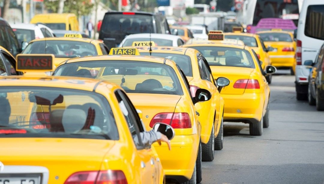 İstanbul’da taksiciler vatandaşların deprem yardımlarını ücretsiz taşıyacak