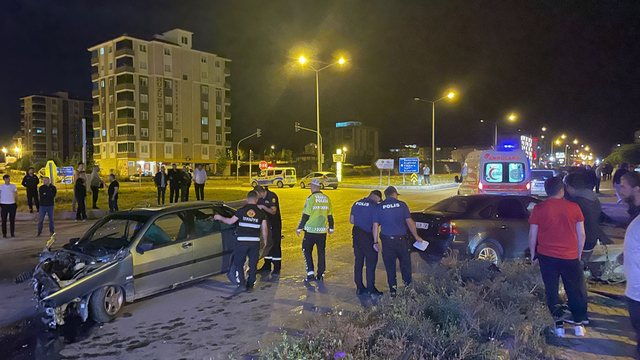 Bayburt’taki trafik kazasında 8 kişi yaralandı
