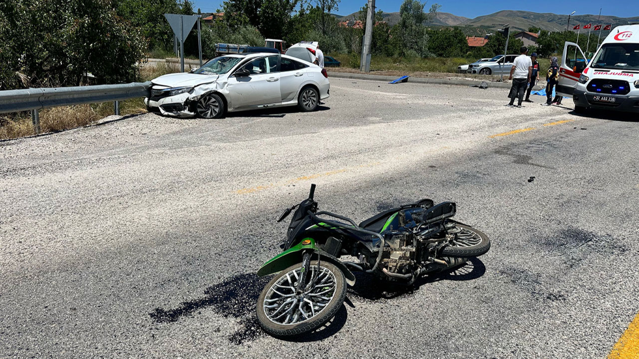 Isparta’da otomobille çarpışan motosikletin sürücüsü öldü