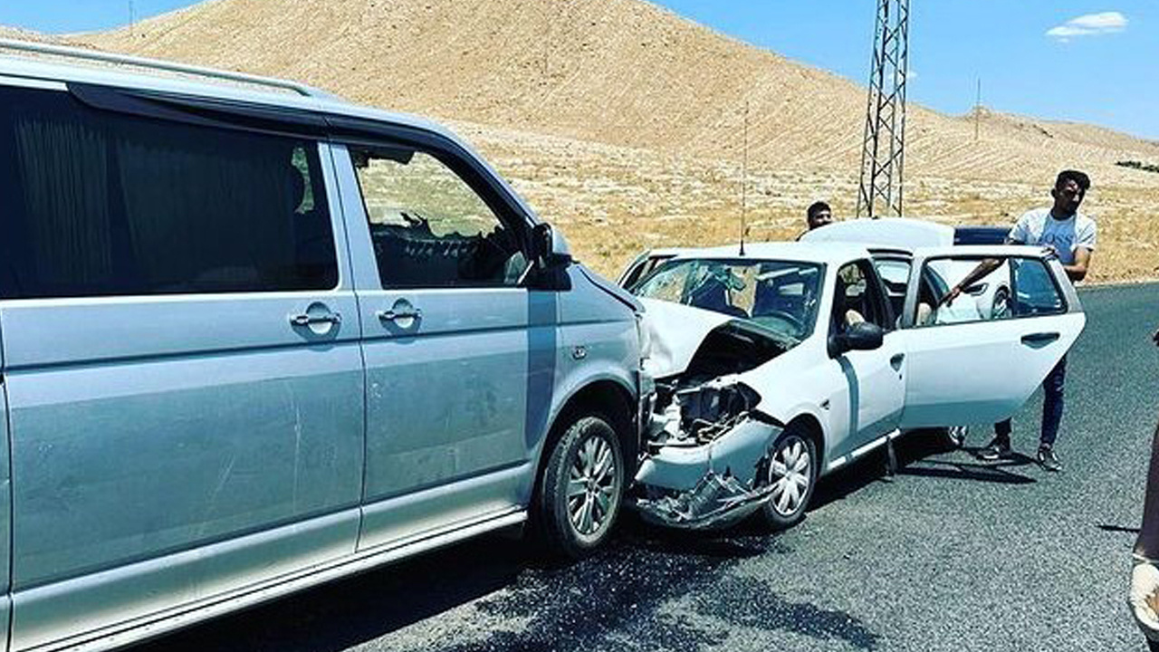 Mardin’de korkunç kaza! İki araç kafa kafaya çarpıştı: 5’i çocuk çok sayıda yaralı var