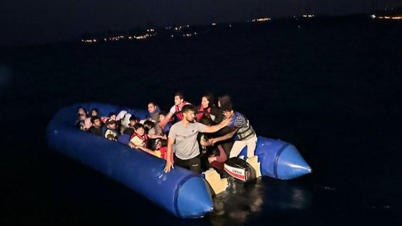 İzmir’de 96 düzensiz göçmen yakalandı