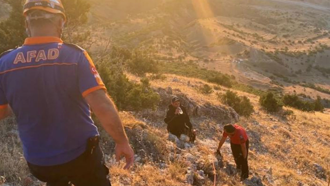 İzmir’de kayalıklardan düşen kişiyi AFAD ekipleri helikopterle kurtardı