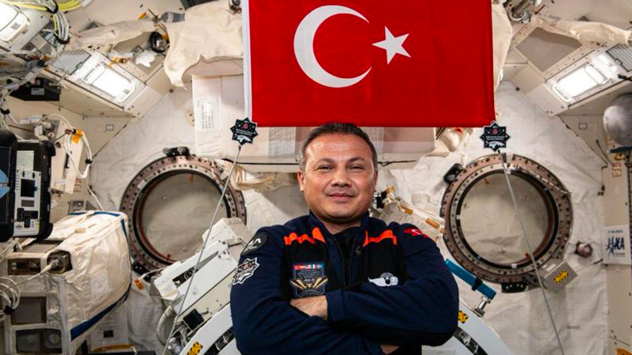 İlk Türk astronot Gezeravcı’nın uzay yolculuğu sona eriyor