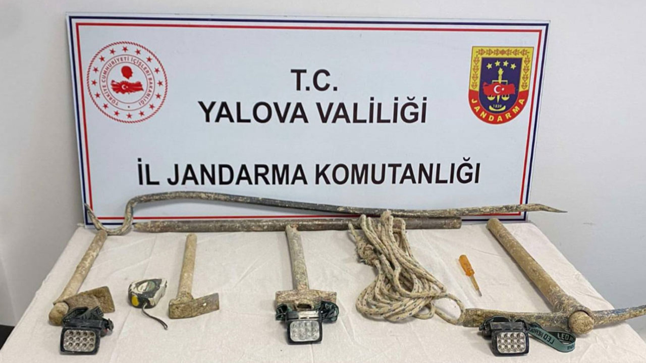 Yalova’da kaçak kazı yapan 4 kişi suçüstü yakalandı