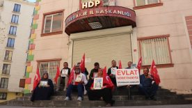 Diyarbakır’da HDP binası önünde evlat nöbeti sürüyor!