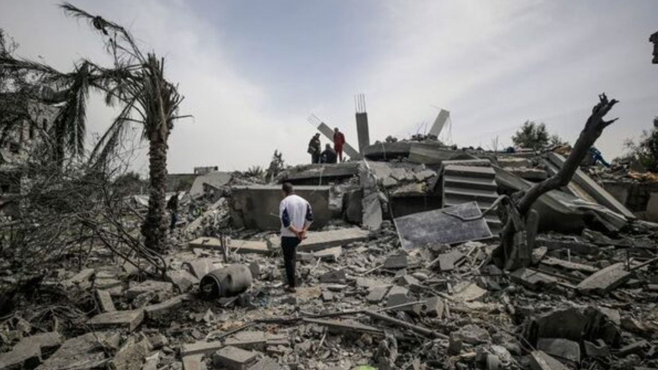 İsrail ordusundan Gazze’deki Aksa Şehitleri Hastanesi’ne saldırı: 4 ölü