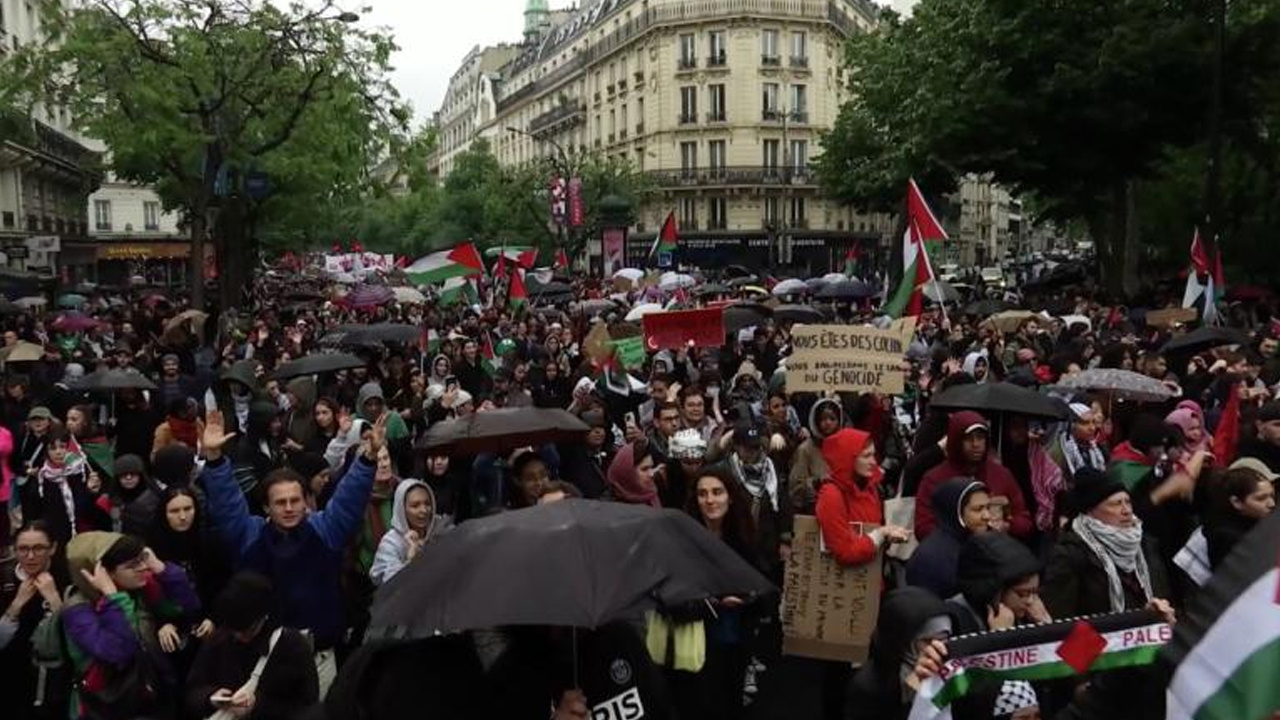 Paris’te on binlerce kişi Gazze’ye destek için yürüdü