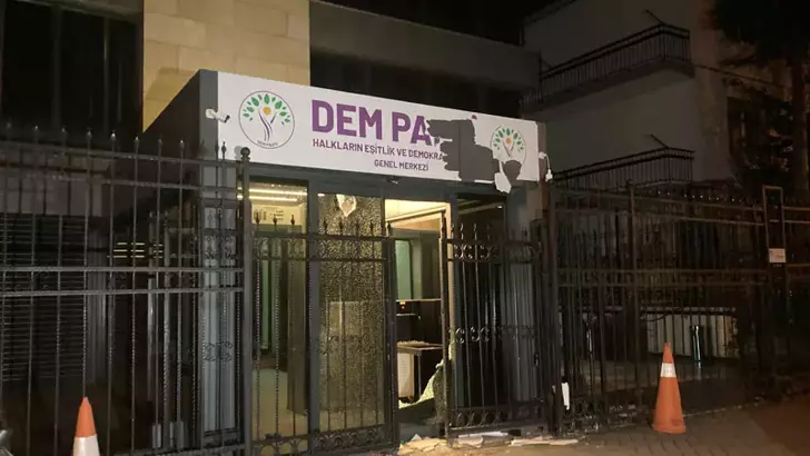 DEM Parti Genel Merkezi’ne taşlı saldırı; 1 gözaltı