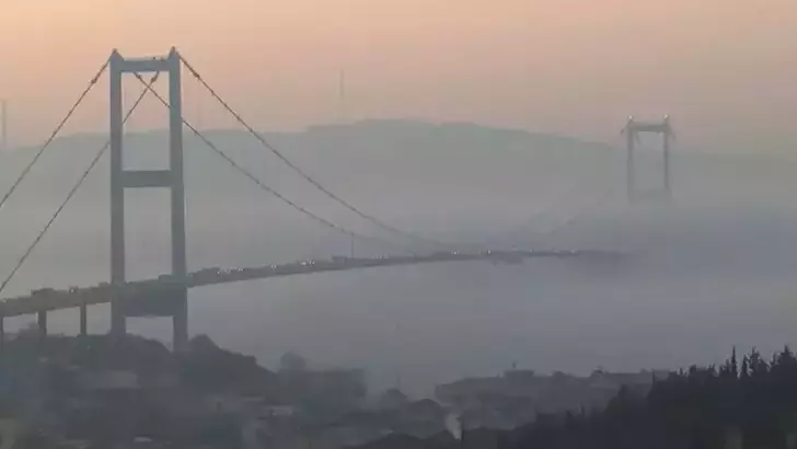 İstanbul Boğazı’nda gemi trafiği askıya alındı