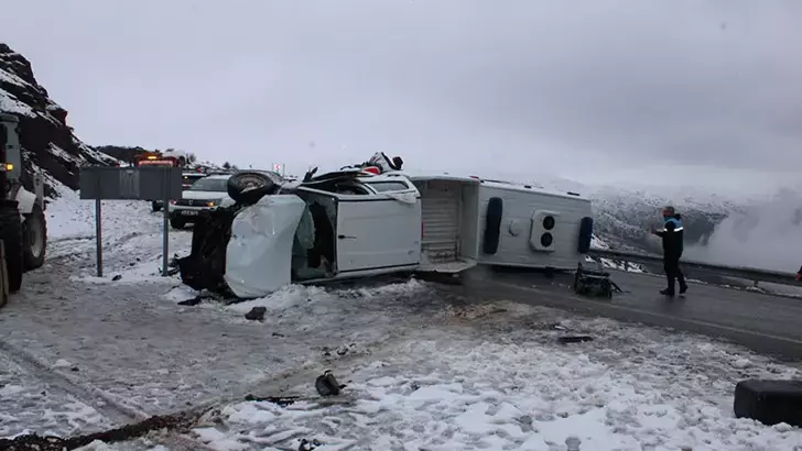 Malatya’da ambulans ile kamyonet çarpıştı: 7 yaralı