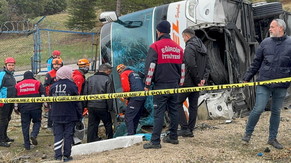 Isparta’da feci otobüs kazasında can pazarı: 1 ölü, 24 yaralı