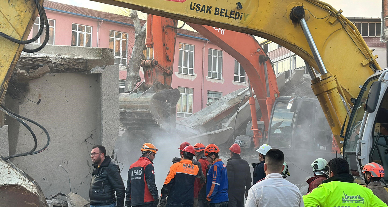 Uşak’ta enkaz altında kalan iş makinesi operatörünün cansız bedenine ulaşıldı